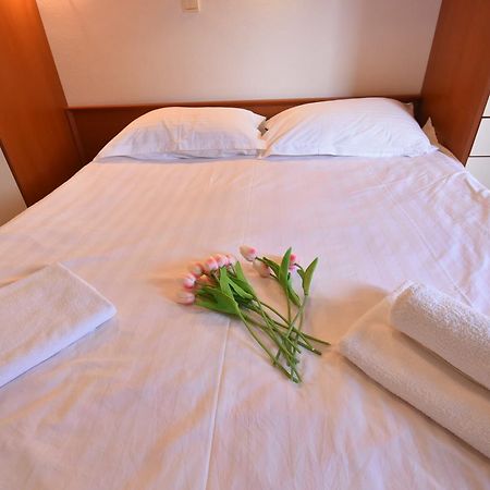 Grifone Igalo Apartment Херцег Нови Екстериор снимка