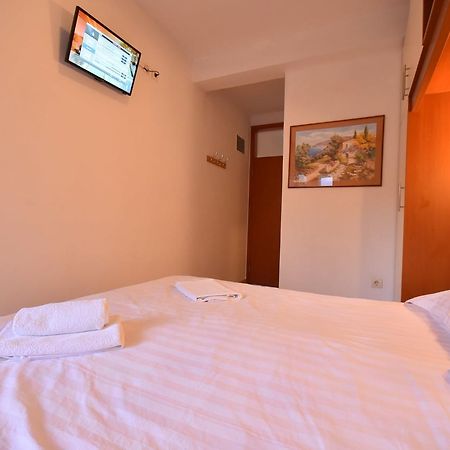 Grifone Igalo Apartment Херцег Нови Екстериор снимка