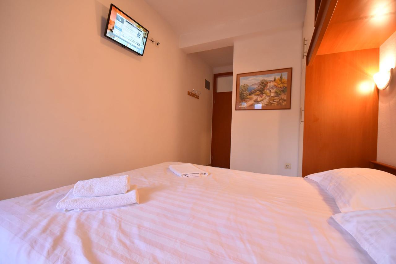 Grifone Igalo Apartment Херцег Нови Екстериор снимка