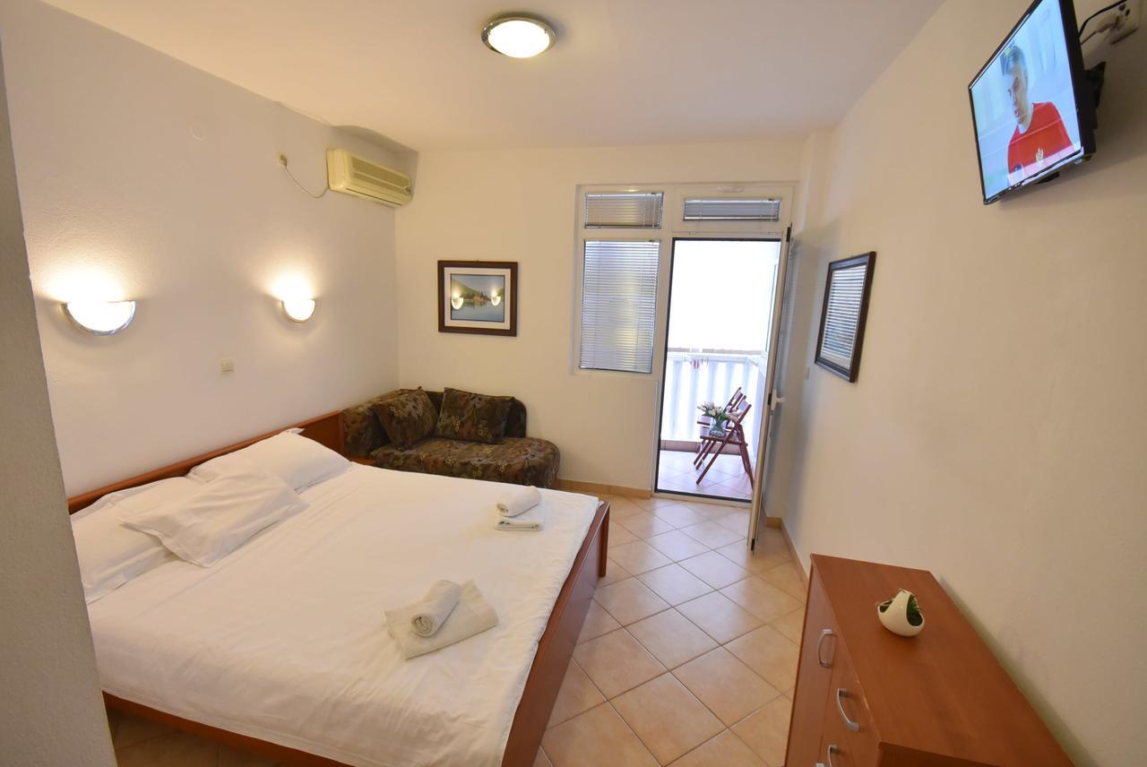 Grifone Igalo Apartment Херцег Нови Екстериор снимка