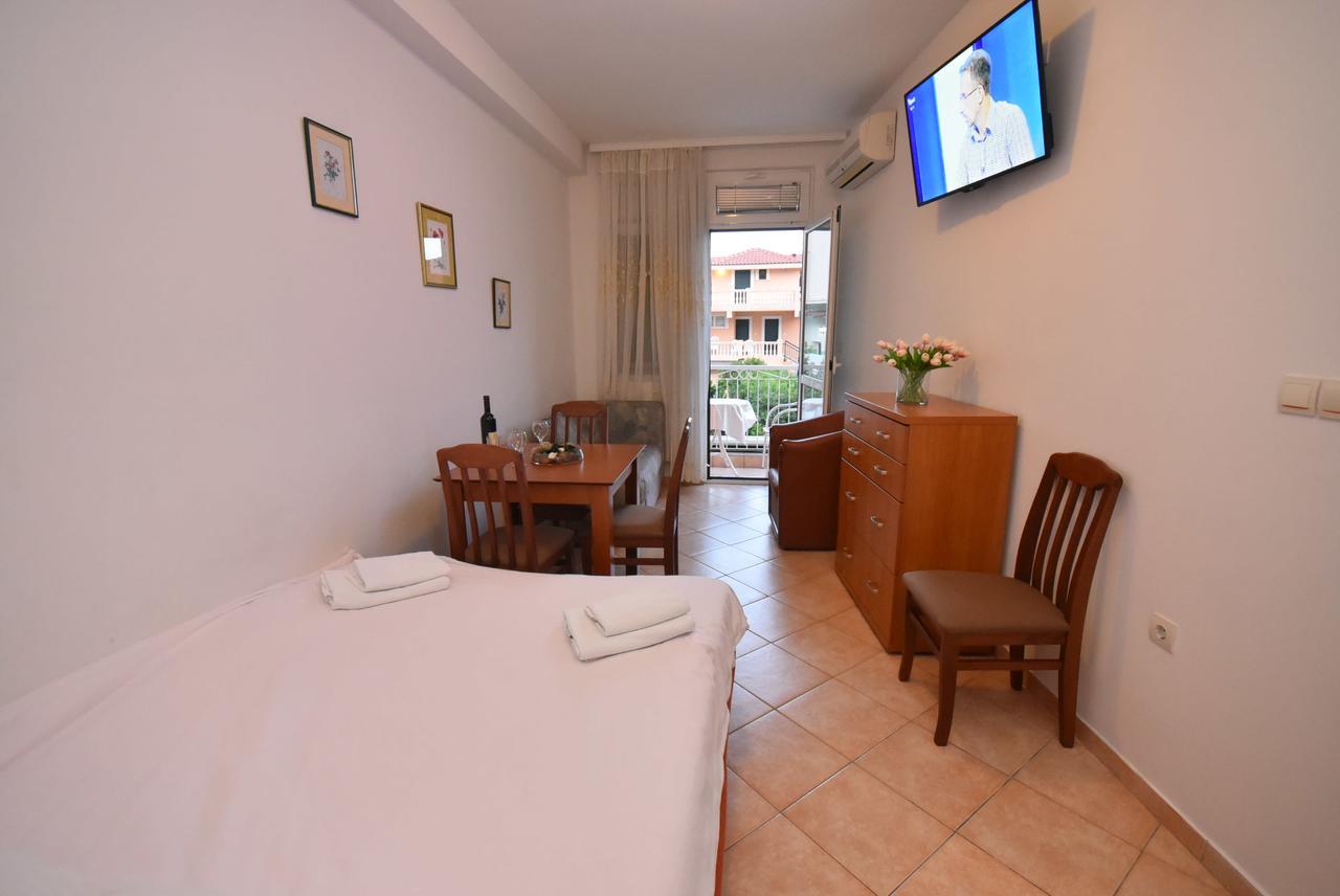 Grifone Igalo Apartment Херцег Нови Екстериор снимка