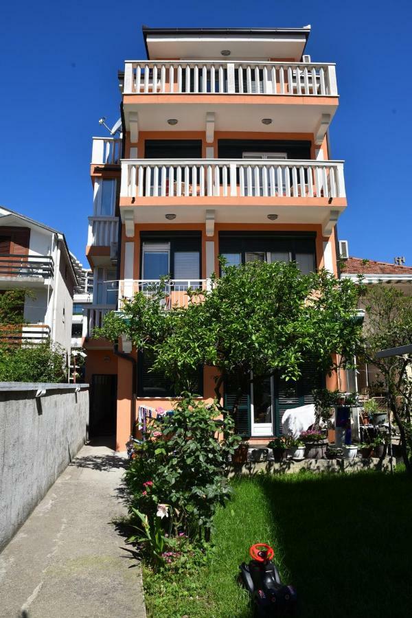 Grifone Igalo Apartment Херцег Нови Екстериор снимка